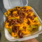 Batata M c/ cheddar e bacon