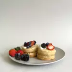 Pancakes fruto rojo,ricotta+café