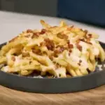 PORÇÃO FRITAS C/ QUEIJO E BACON