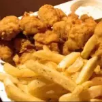 Isca de Frango com Fritas e Molho ta