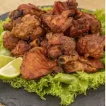 PORÇÃO DE FRANGO A PASSARINHO