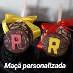 Maçã de chocolate com letra unid