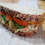 EMPAREDADO DE POLLO
