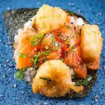 Temaki salmão + camarão empanado