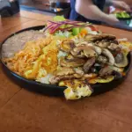 POLLO CON CHAMPIÑONES
