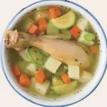Caldo de pollo con pieza