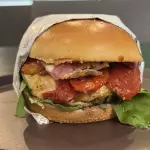 BURGUER RÚCULA COM TOMATE SECO