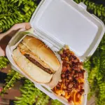 X BURGUINHO + FRITAS BACON E CHEDDAR