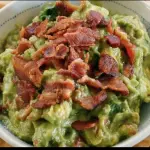guacamole con tocino