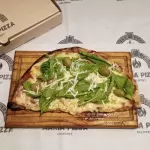 Media Rucula y Provolone A la Piedra