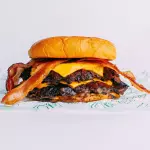 Doble cheese & Bacon + papas fritas