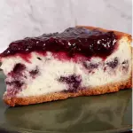 Fatia Cheesecake de Mirtilo e Amora