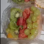 Frutas con yoghurt natural y gran