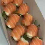 10 pirulitos de salmão