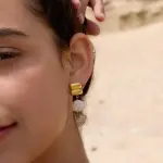 Aros piedra blanca chap Oro 18k