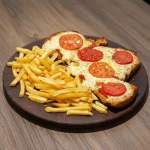Milanesa napolitana de pollo con fritas