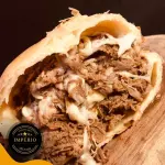 Costela bovina desfiada e queijo