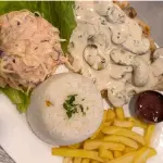 Pollo en salsa de champiñones