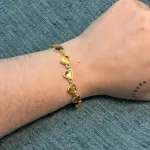 Brazalete de corazones ámbar