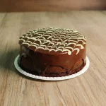 BOLO COM COBERTURA  CHOCOLATE 20CM