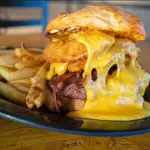 POOL CHEESE BURGER