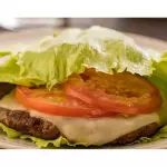 BURGER NO PRATO