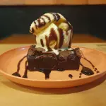Brownie com Nutella e sorvete