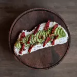 Tostada con Palta y Philadelphia