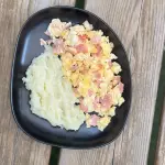 Huevo revuelto con jamon de pavo