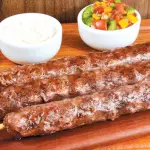 Espeto de Kafta Recheada com Queijo