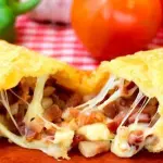 Pastel queijo com bacon