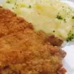 Gepaneerde kip met appelmoes