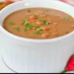 Porção de feijão de caldo