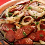 Calabresa Acebolada
