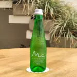 Agua manantial con gas