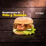 HAMBURGUESA DE POLLO TRADICIONAL CON TOCINETA