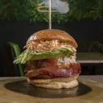 HAMBURGUESA AHUMADA DE PORCHETA