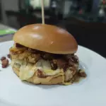 Burguer Bacon com abacaxi