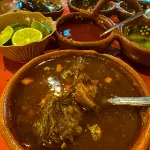 CONSOME DE CHIVO CON CARNE CHICO
