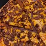 Costela com alho frito e cheddar