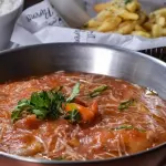 FILÉ DE FRANGO A PARMEGIANA