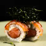 Uramaki Salmão com Couve
