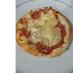 Esfiha de Calabresa com Queijo