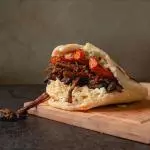 Arepa Asada con Pabellón Criollo
