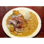 PESCADO FRITO CON FREJOLES Y CRIOLLA