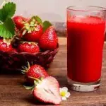 jugo en vaso frutilla