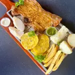 CHULETA DE CERDO AL CARBÓN