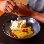 Banana flambada na cachaça Gabriela