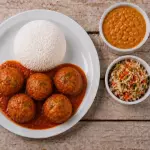 ALMÔNDEGAS DE CARNE AO MOLHO