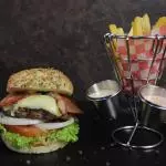 COMBO 1: COMBO HAMBURGUESA ARTESANAL CLÁSICA